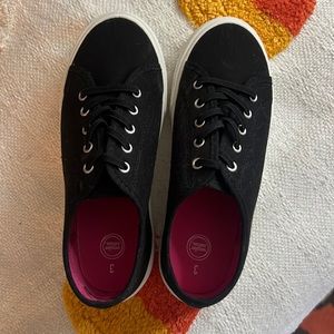 Wonder Nation Girls slip on shoes